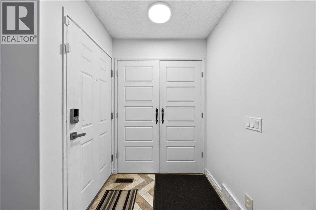 6979 Laguna Way NE — photo 4