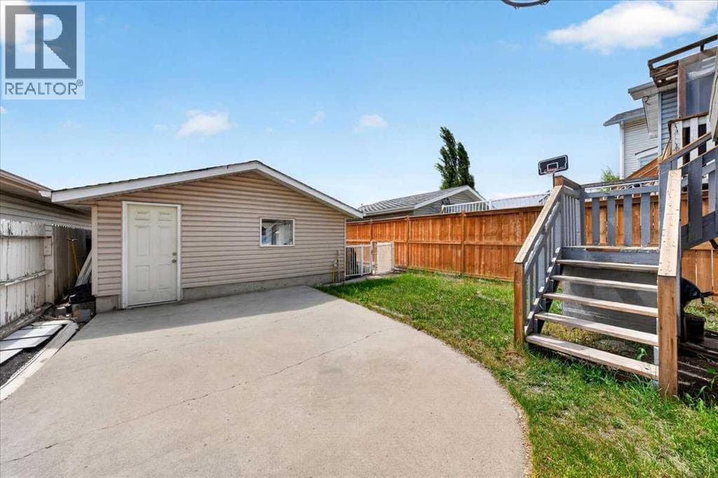 6979 Laguna Way NE — photo 3