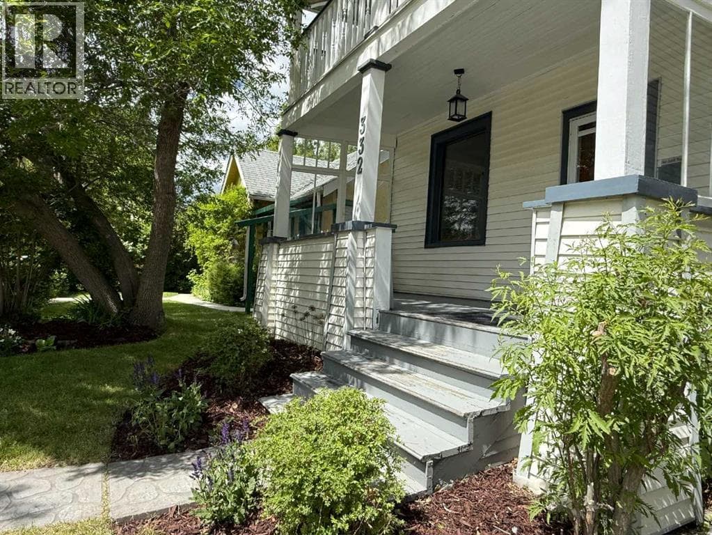 332 12 Avenue NW — photo 4