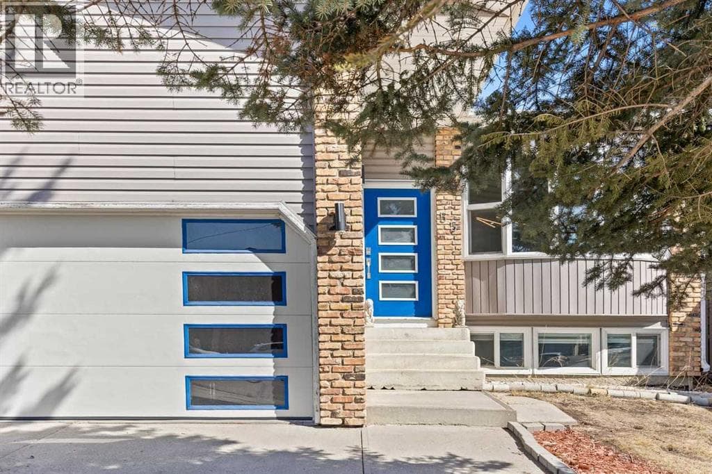 55 Whitehaven Crescent NE — photo 2