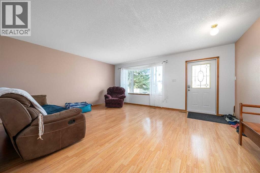 5205 55 Street — photo 5