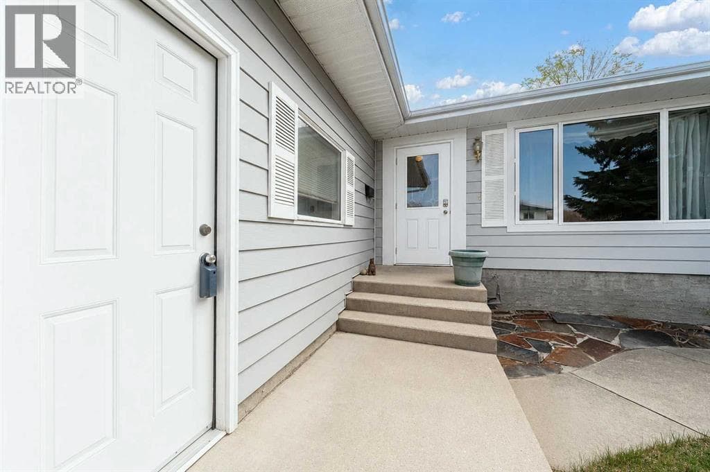 5205 55 Street — photo 3