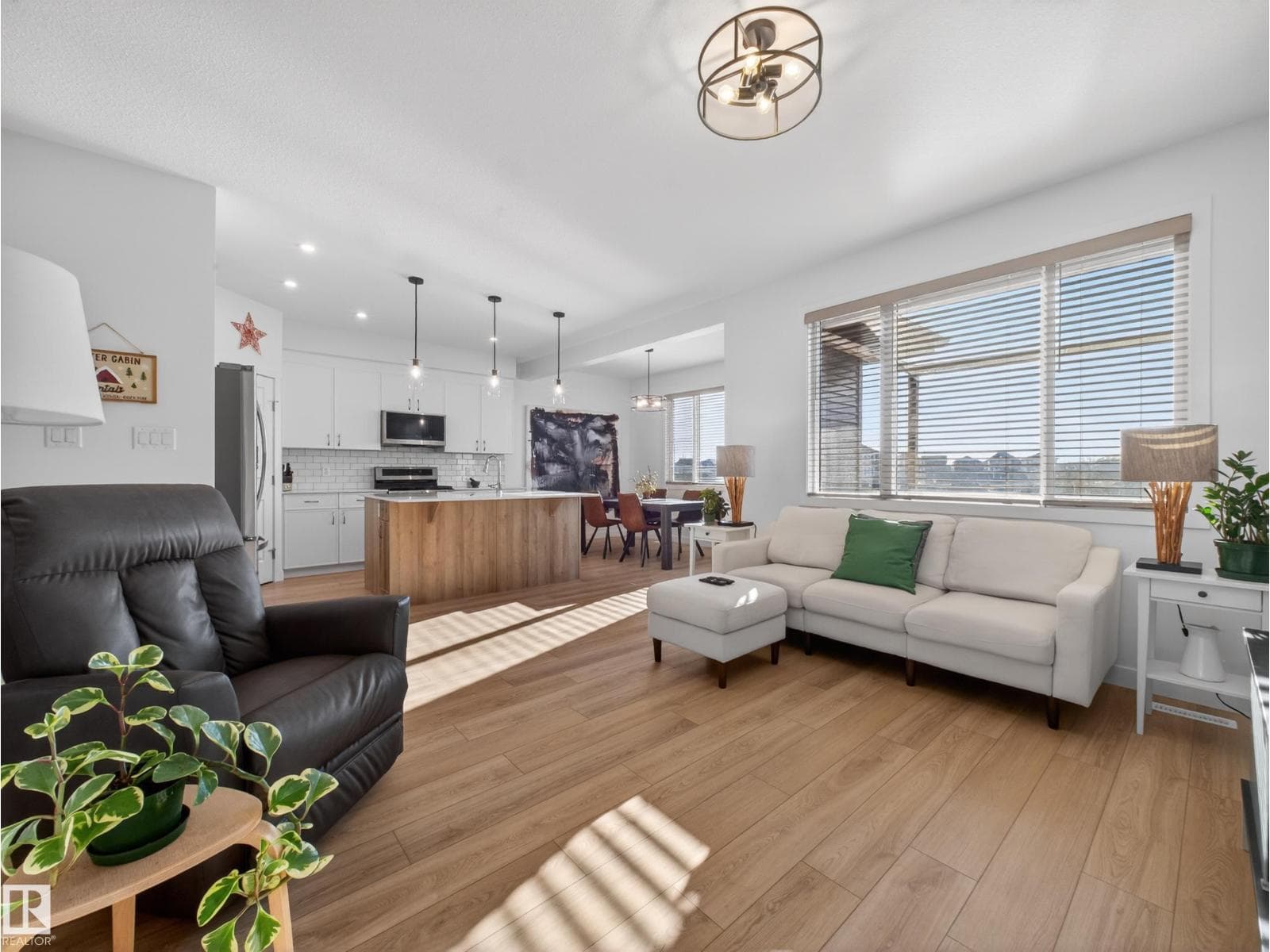 216 CALEDON CR — photo 4