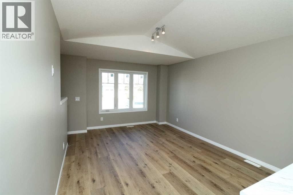 447 Henricks Drive — photo 4