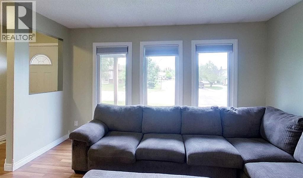 5415 15 Avenue — photo 3