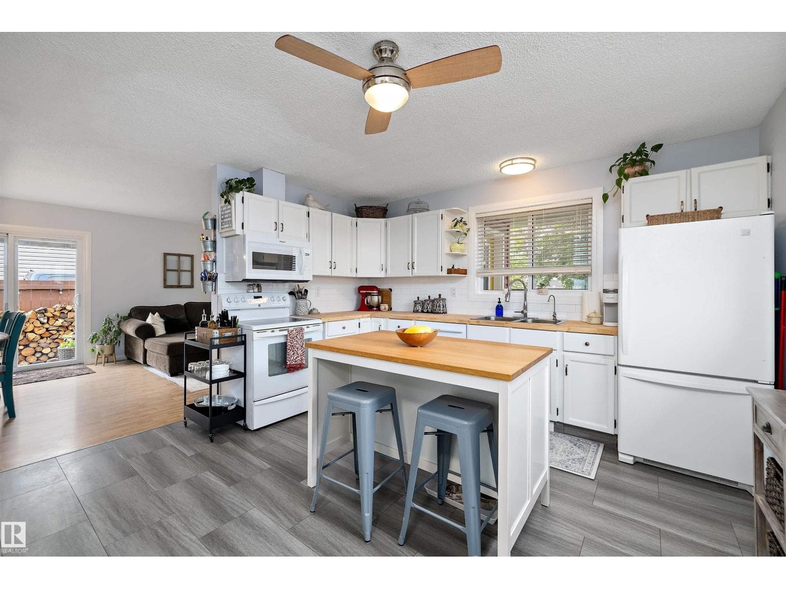 243 PORTER AV — photo 5