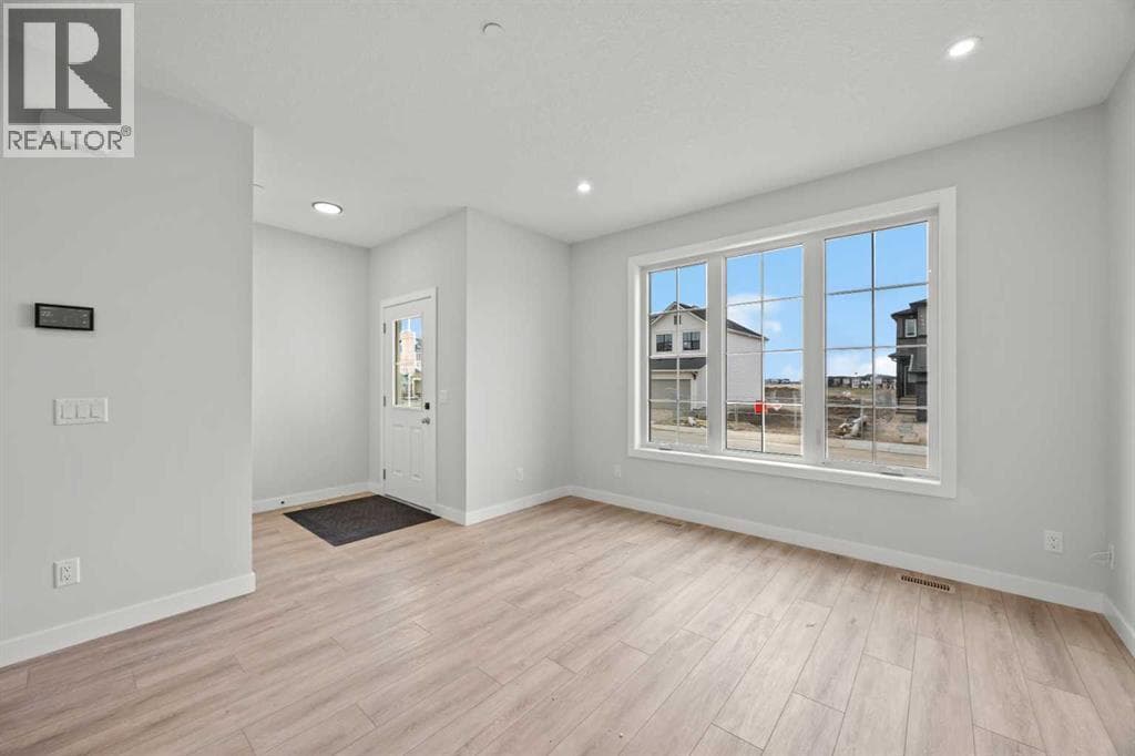 21 Hotchkiss Gardens SE — photo 4