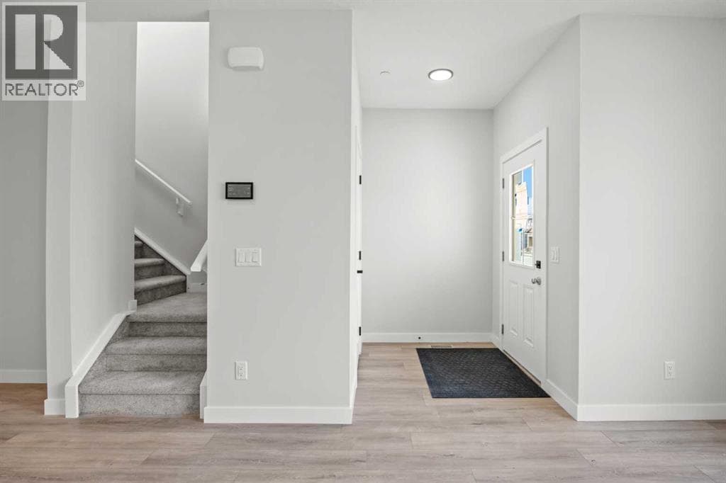 21 Hotchkiss Gardens SE — photo 3