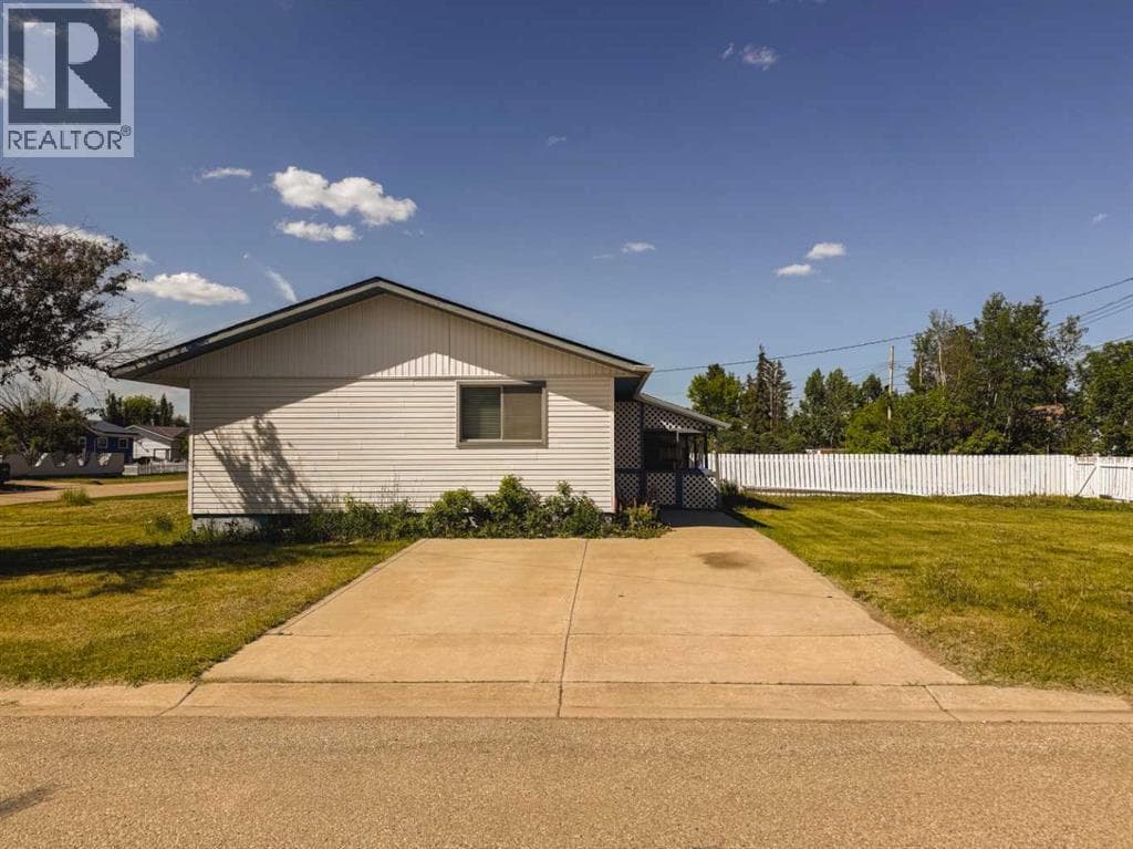 4603 54 Street — photo 2