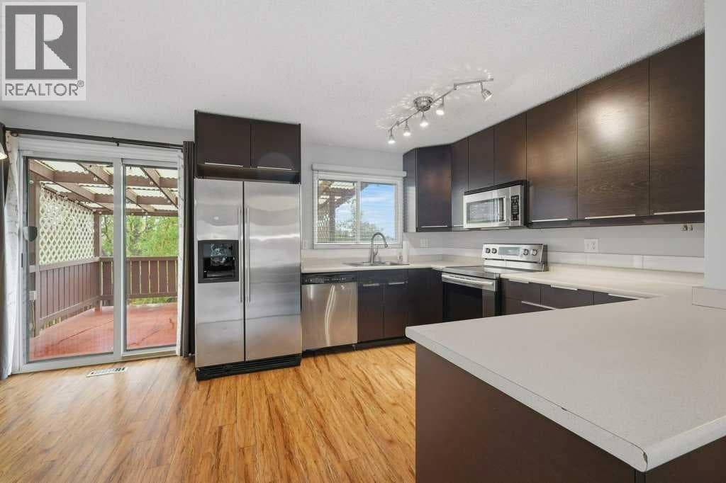 102 Denovan Crescent — photo 4