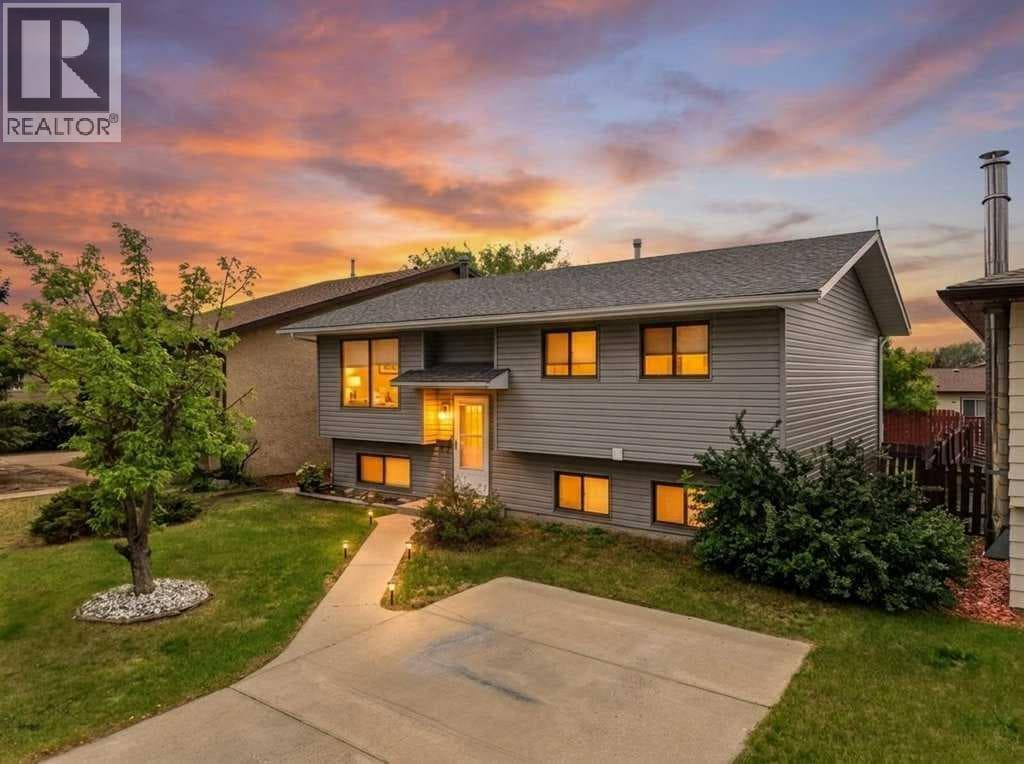 102 Denovan Crescent
