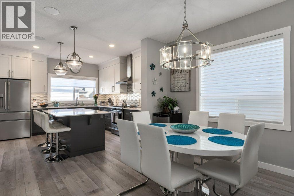 144 Wolf Willow Boulevard SE — photo 2