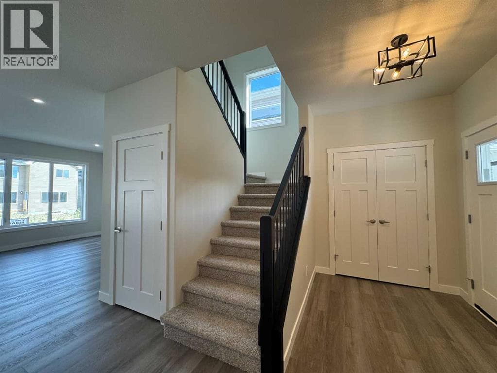 49 Emmett Crescent — photo 4
