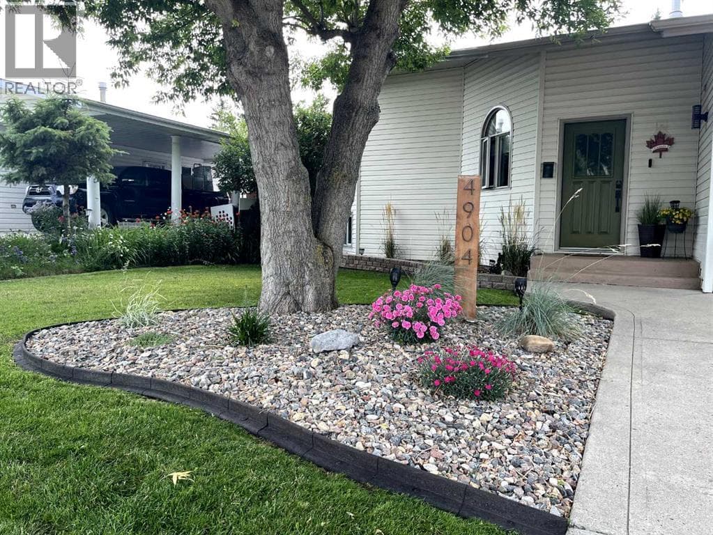 4904 43 Street — photo 2