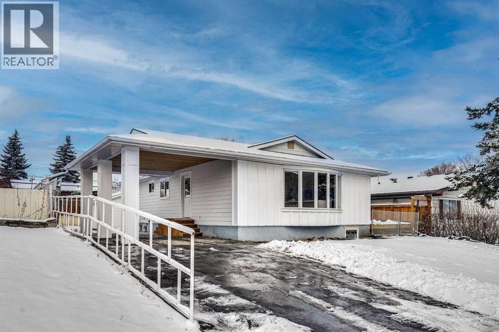 908 Stonehaven Road SW — photo 3