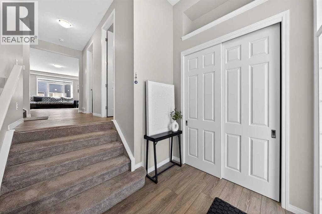 95 Carrington Close NW — photo 4