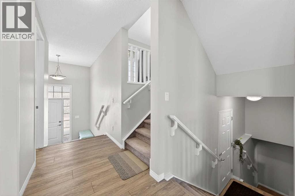 95 Carrington Close NW — photo 5