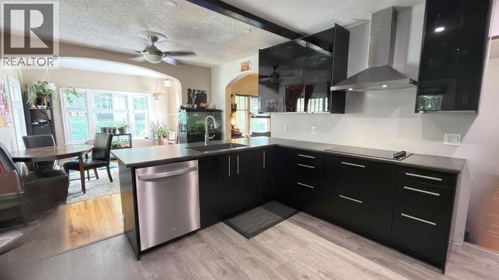 206 11 Avenue NE — photo 3