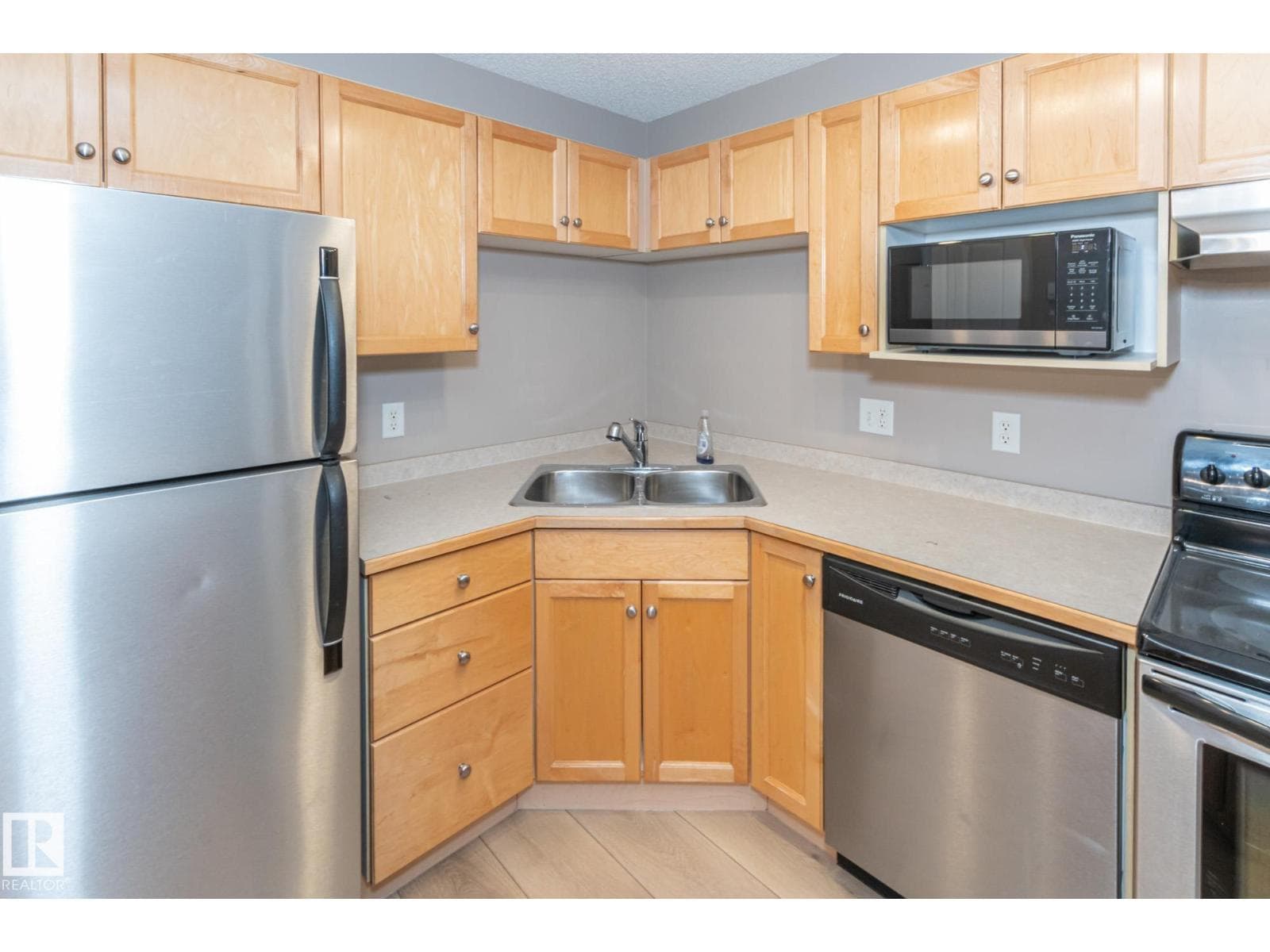 #119 245 EDWARDS DR SW — photo 3