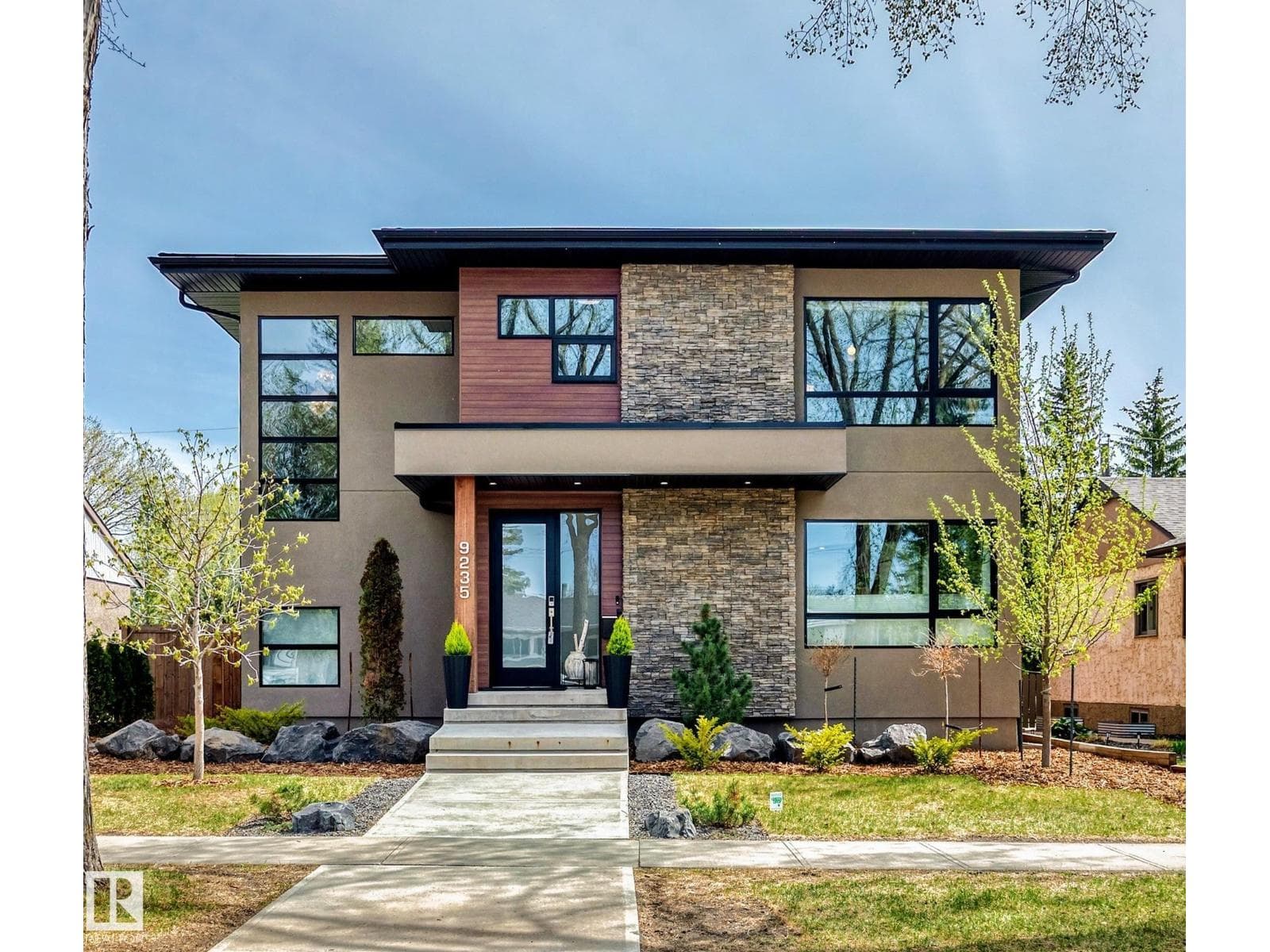 9235 148 ST NW