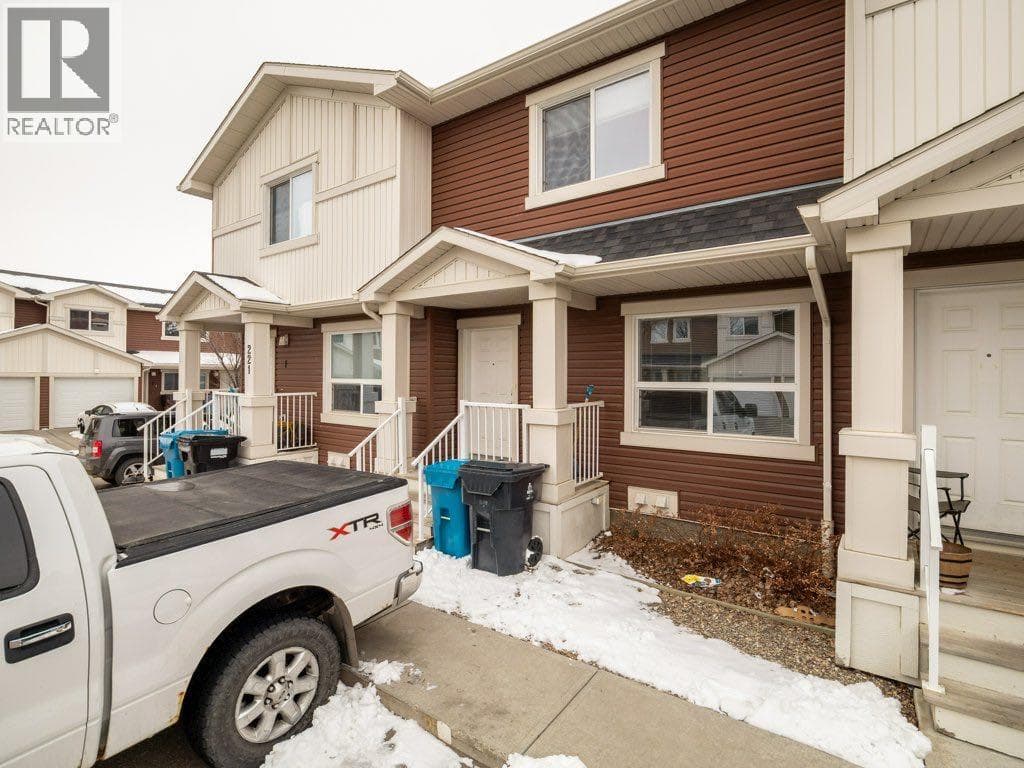 2, 221 Silkstone Road W — photo 2