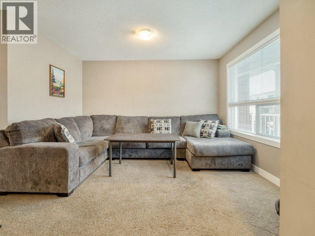2, 221 Silkstone Road W — photo 4