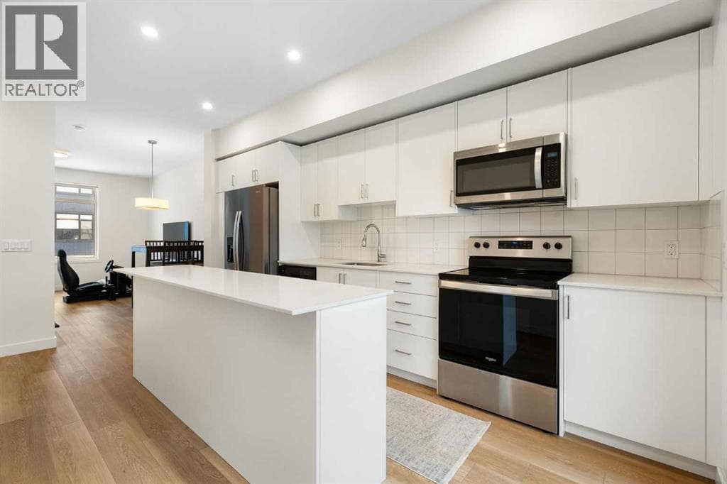 8528 21 Avenue SE — photo 3