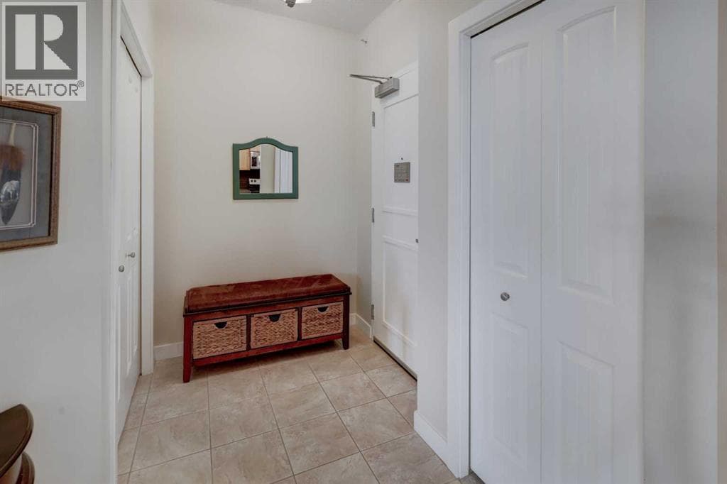 301, 1005B Westmount Drive — photo 2