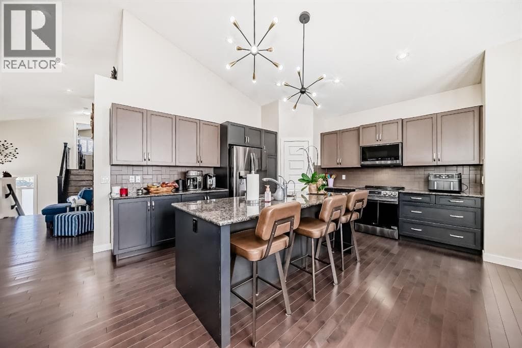 612 Montgomery Close SE — photo 4