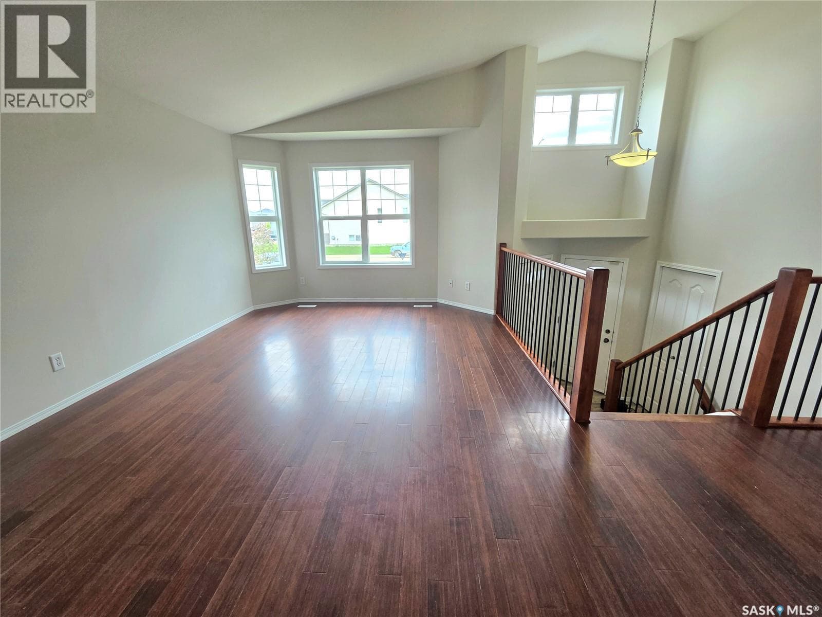 708 6TH AVENUE S — photo 3