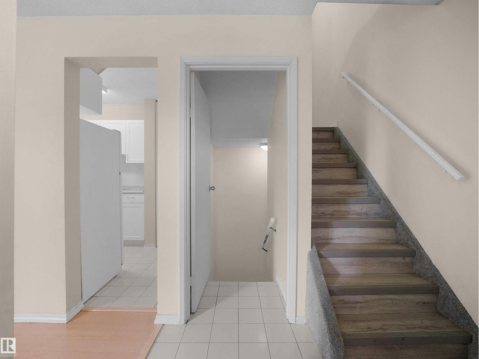 #4 14110 80 ST NW — photo 5