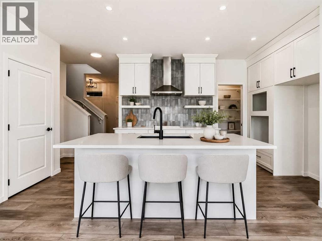 310 Montrose Crescent SE — photo 3