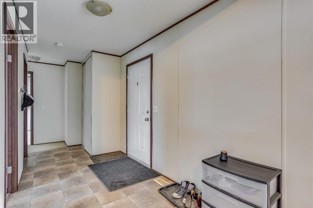 292 Greenwich Lane — photo 3