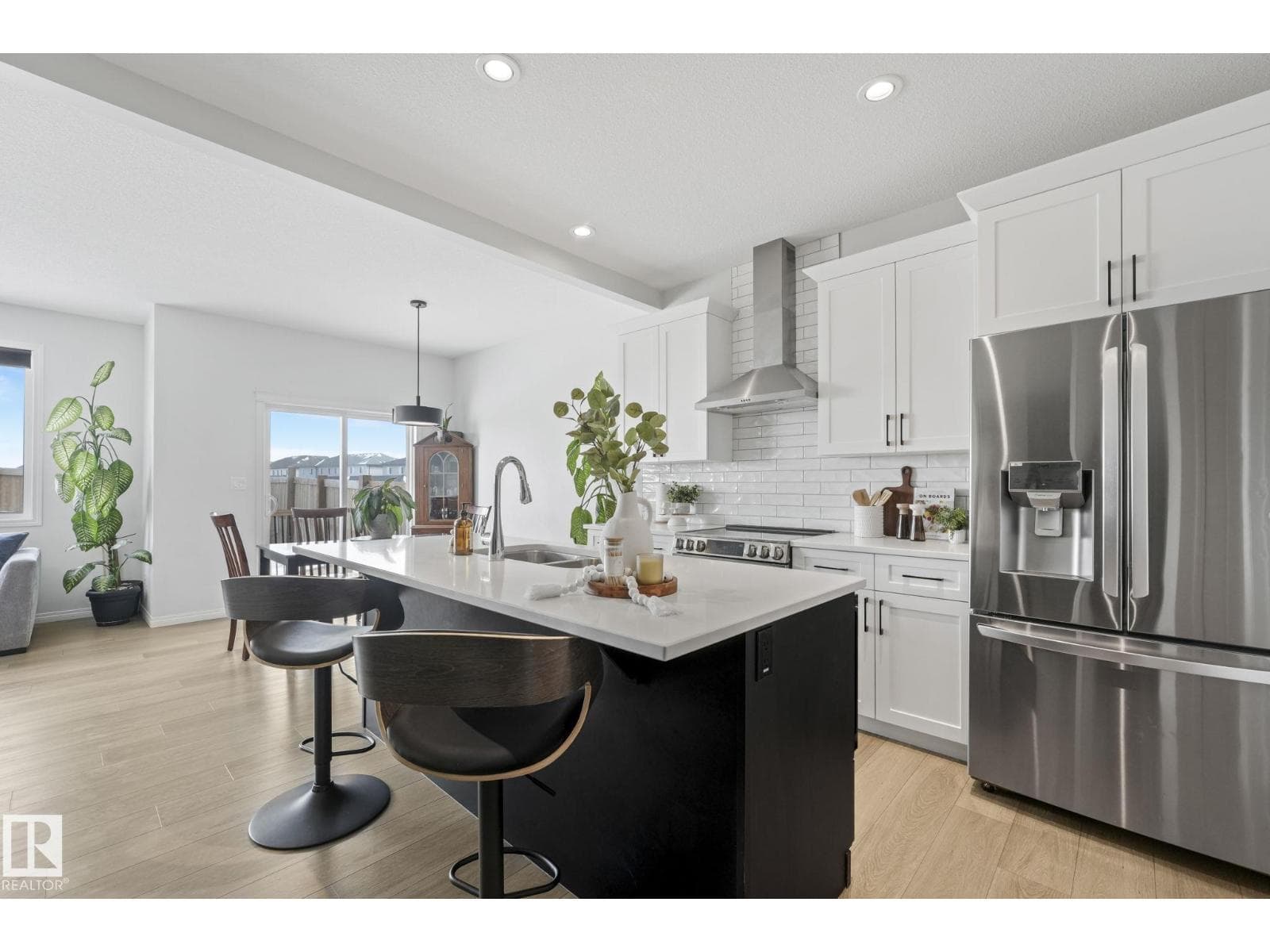 6417 66 ST