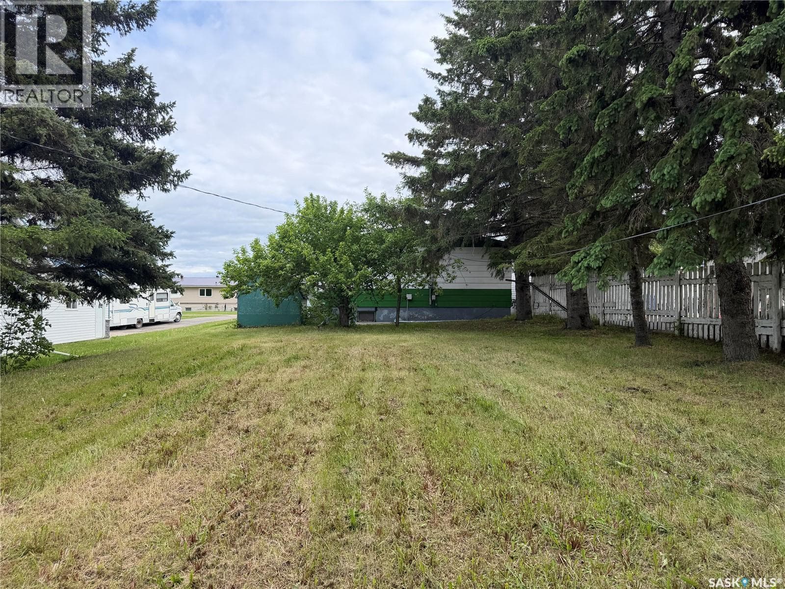 205 Pipestone AVENUE — photo 2