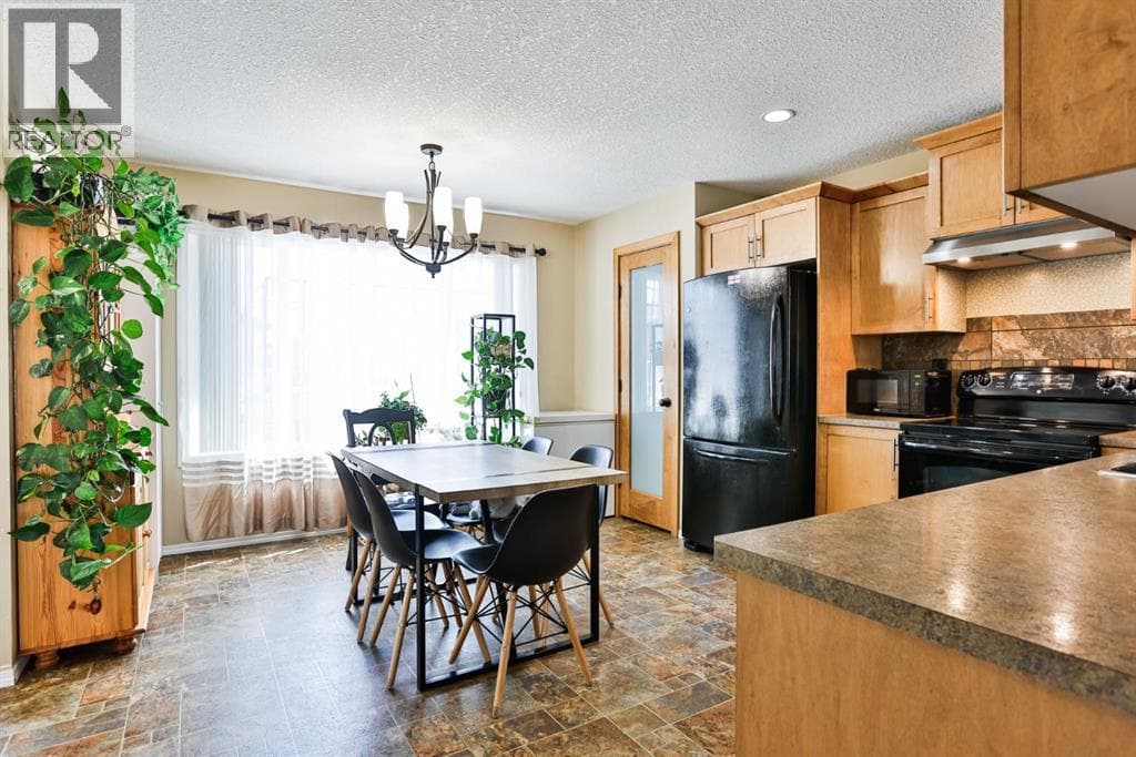 557 Mary Cameron Crescent N — photo 4
