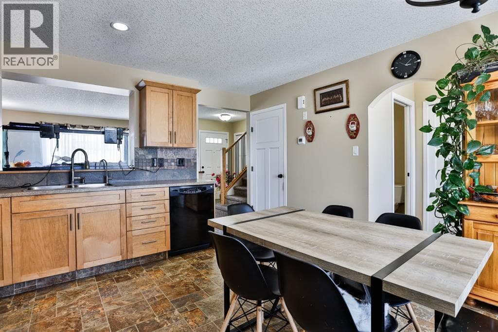 557 Mary Cameron Crescent N — photo 5