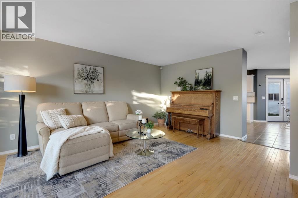 258 Coville Crescent NE — photo 5
