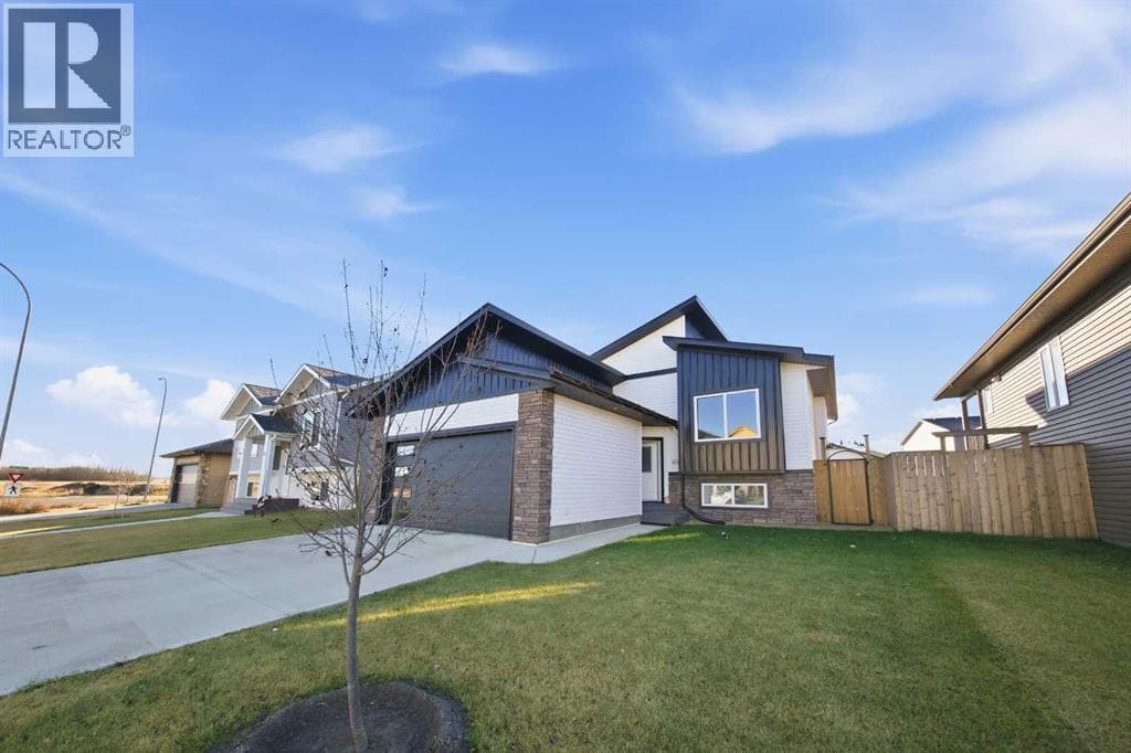 69 Mackenzie Avenue — photo 2