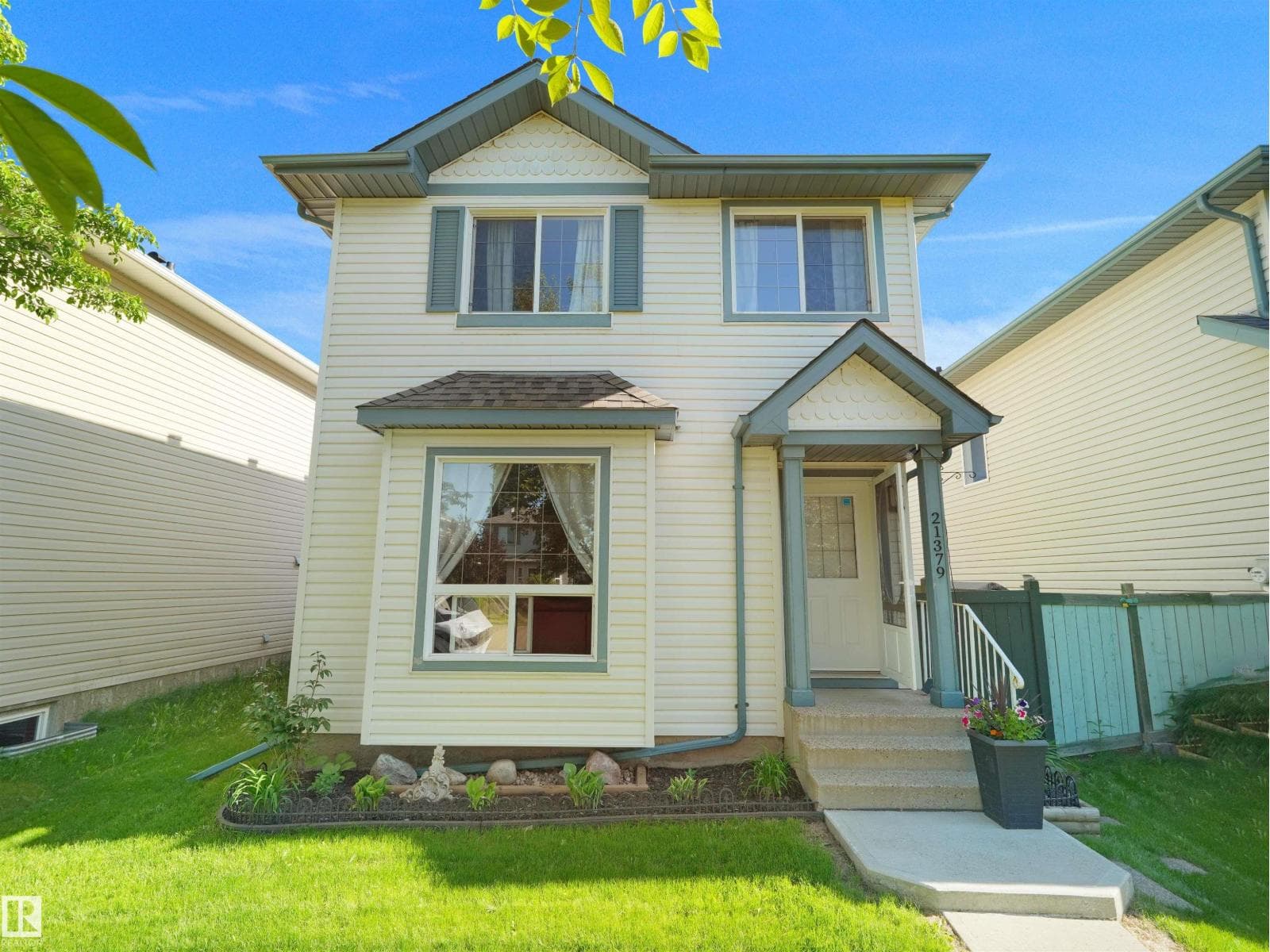 21379 89 AV NW