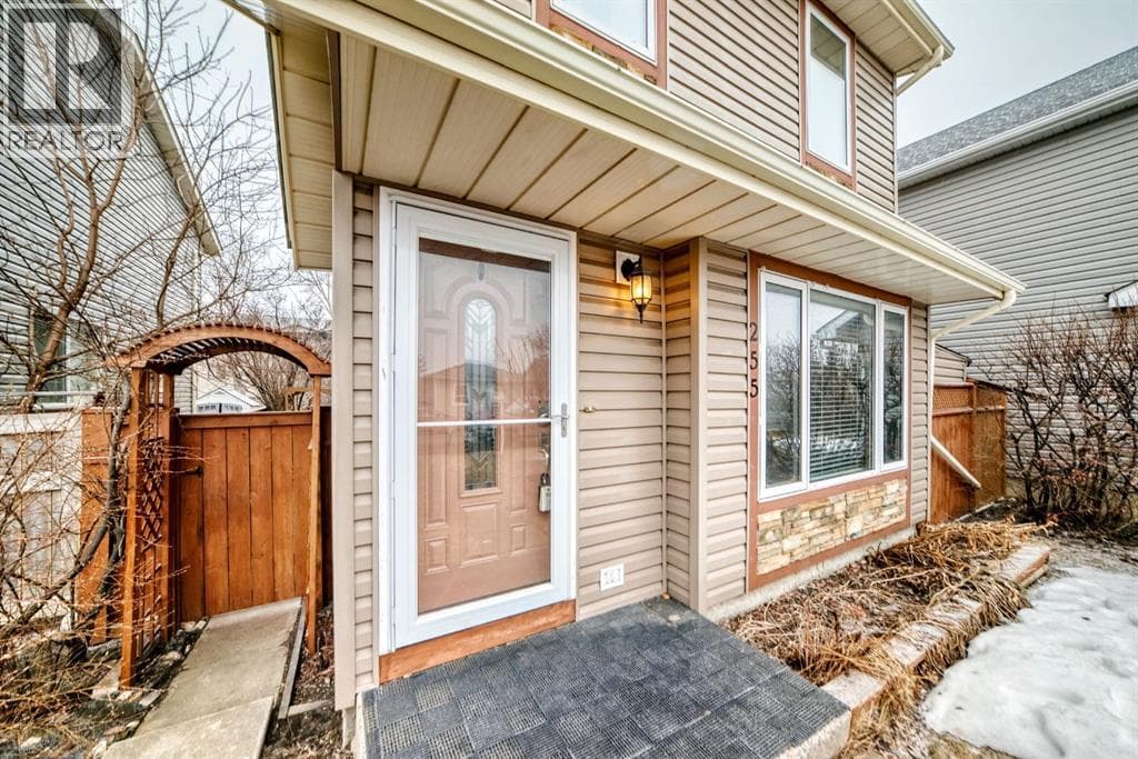 255 Falshire Way NE — photo 2