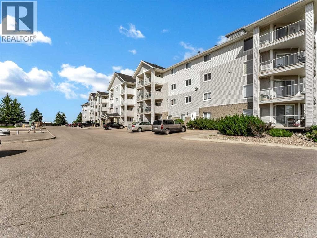215, 1648 Saamis Drive NW