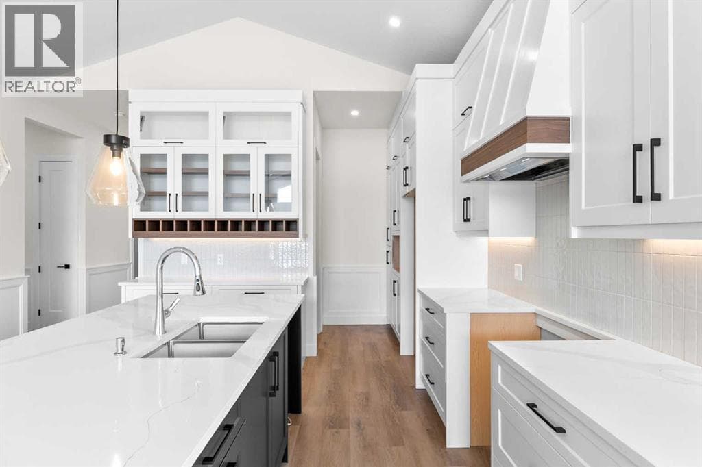 716 Mandalay Avenue — photo 3