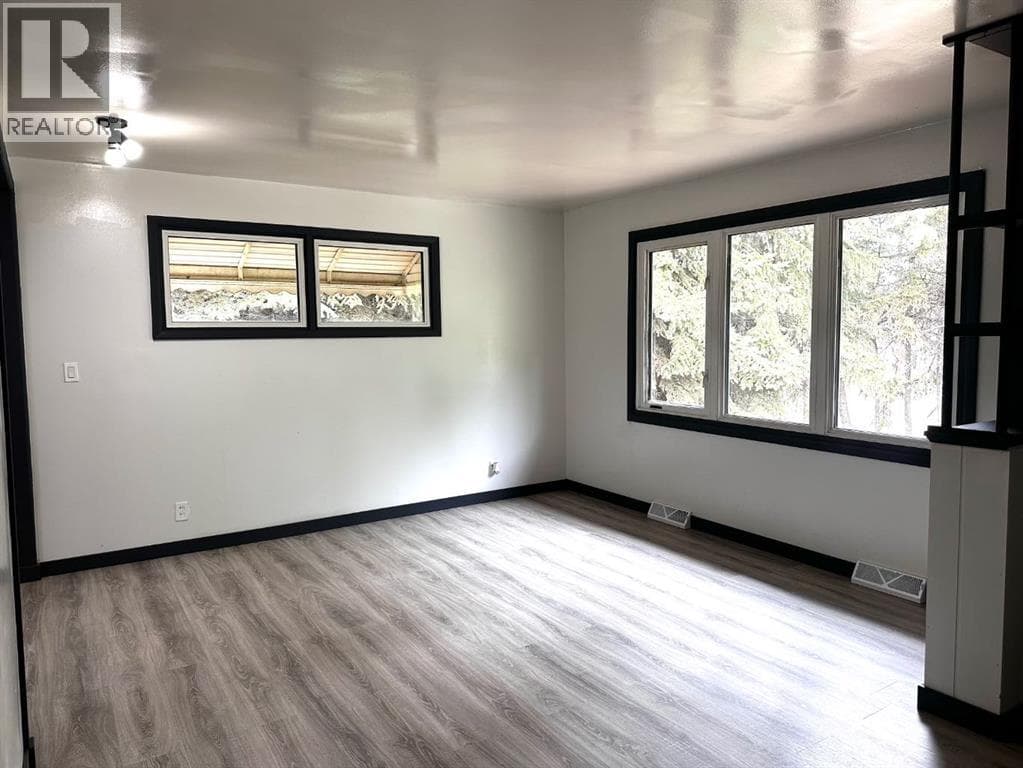5217 53A Avenue — photo 3