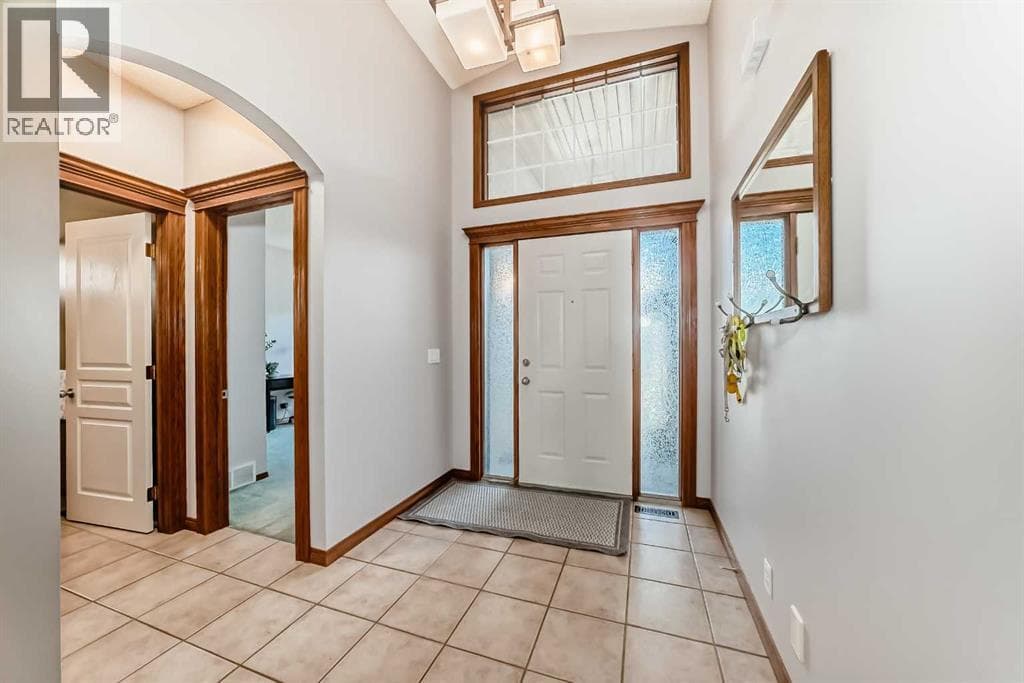 60 Hamptons Terrace NW — photo 5