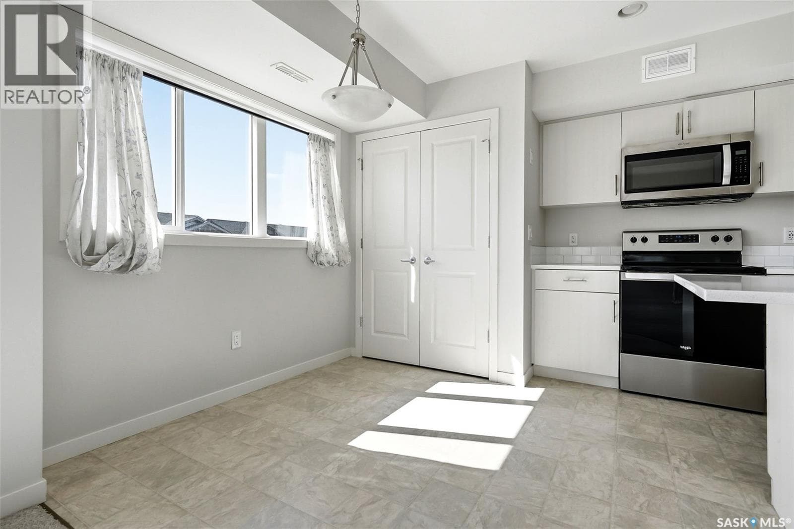 406B 3363 Green Poppy STREET — photo 5