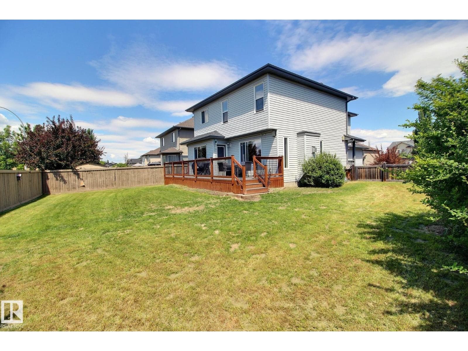 19 Huxley CV — photo 2