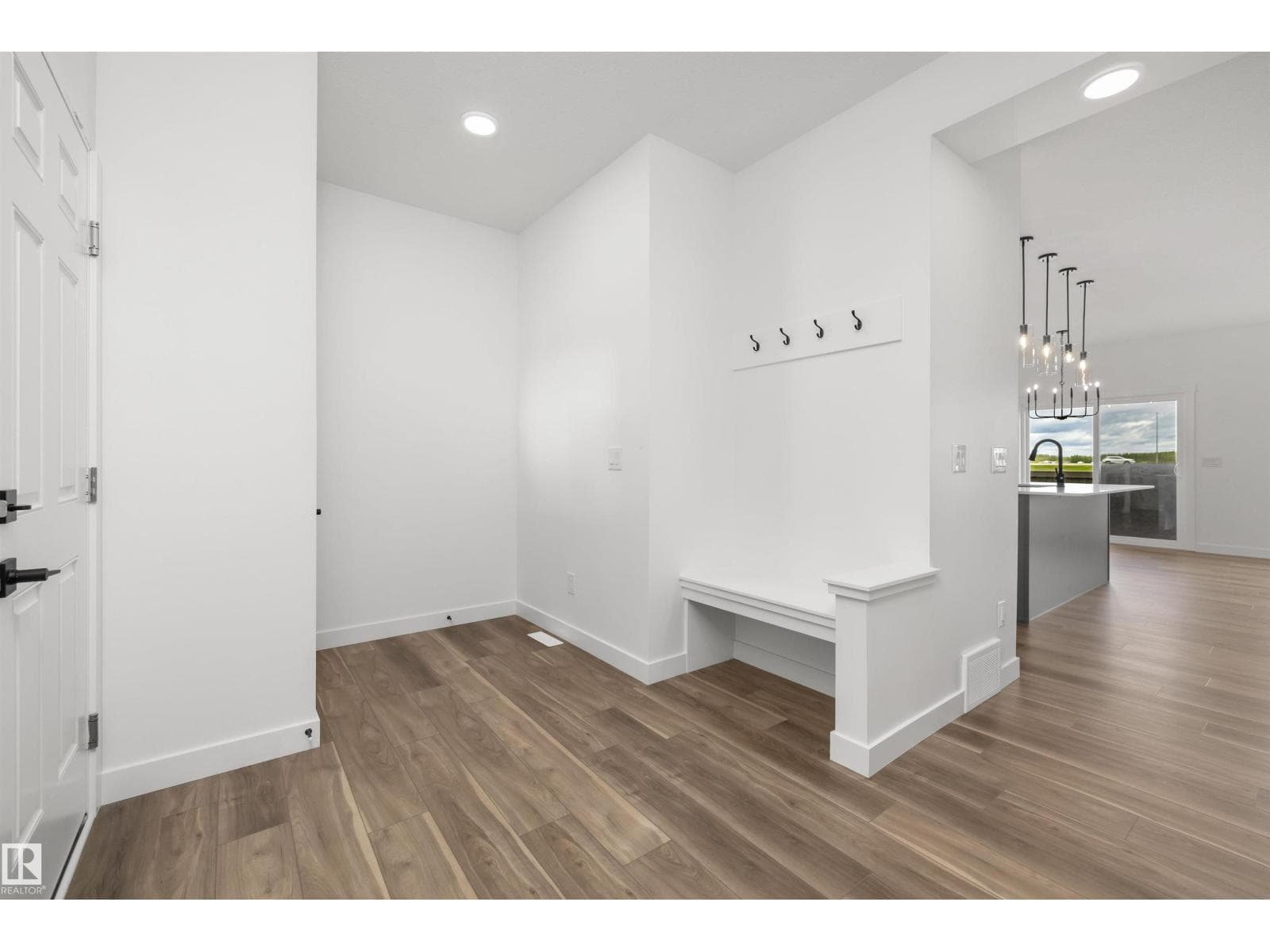 8608 183 AV NW — photo 3