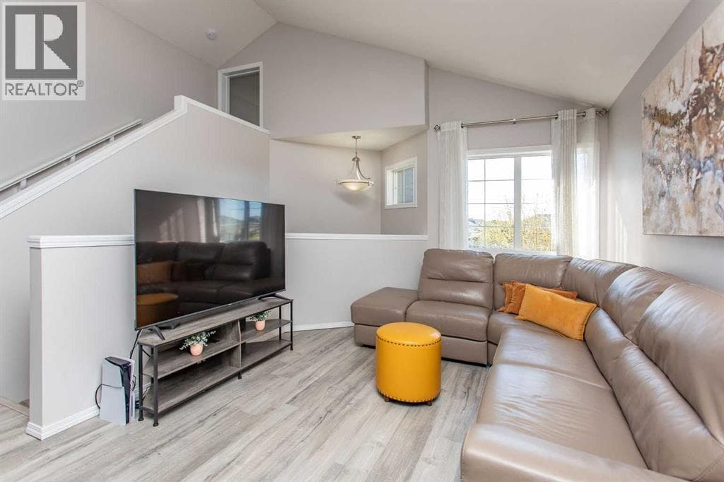 242 Viscount Drive — photo 3