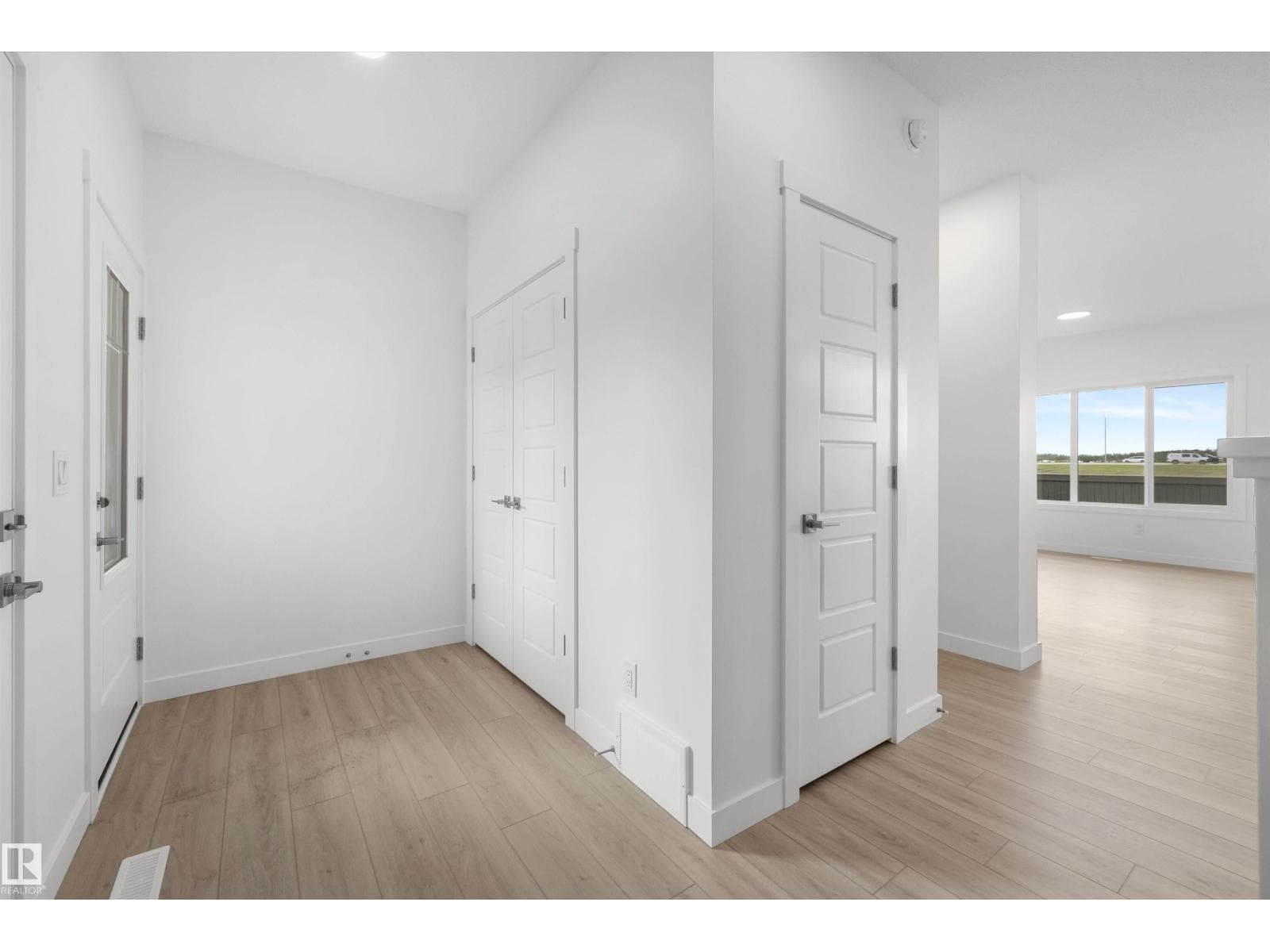 8536 183 AV NW — photo 4